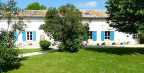 Maison de charme à Saint-Vincent-la-Châtre avec piscine partagée